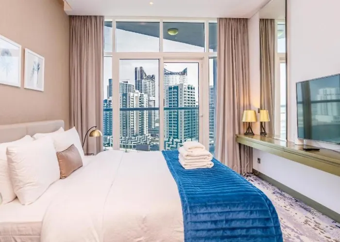 Studio With Canal View In Business Bay With Pool & Gym