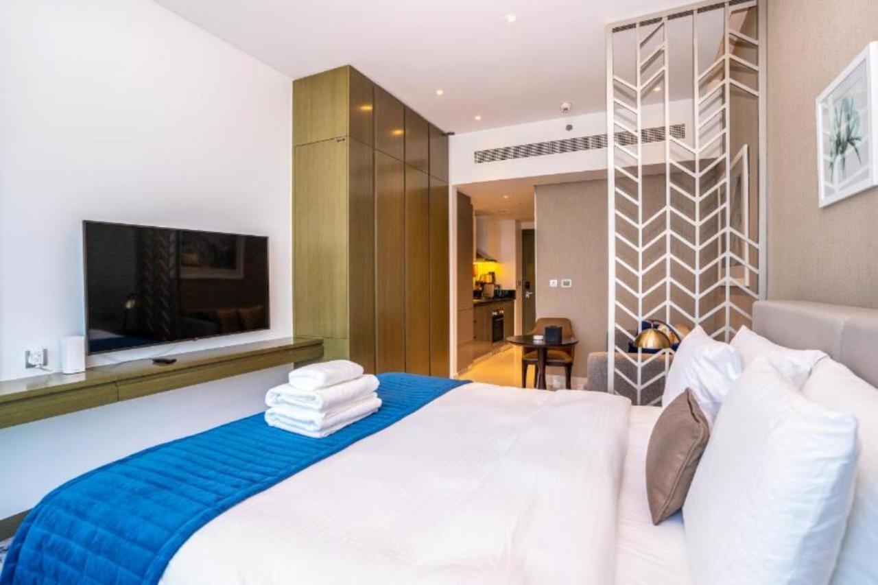 Apartment With Canal View In Business Bay With Pool & Gym