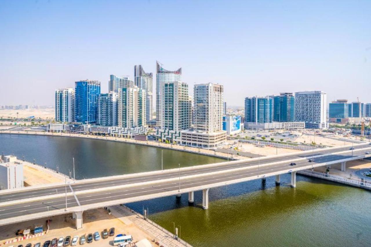 With Canal View In Business Bay With Pool & Gym Apartment