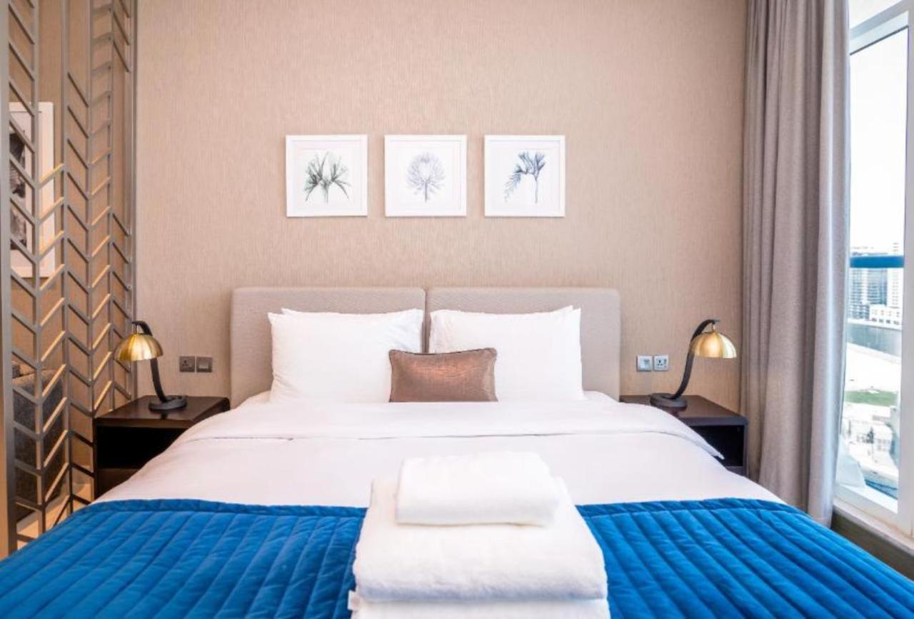 With Canal View In Business Bay With Pool & Gym * Dubai
