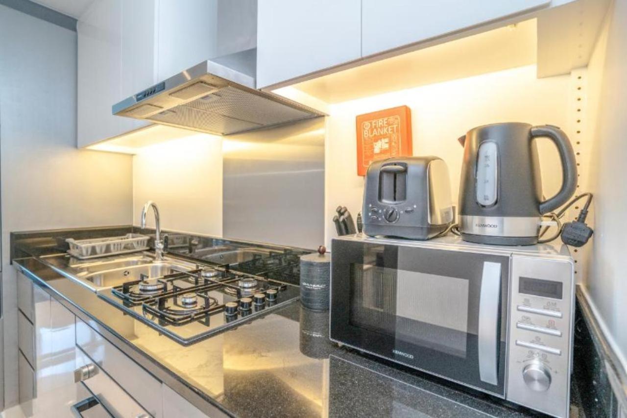 With Canal View In Business Bay With Pool & Gym Apartment Dubai