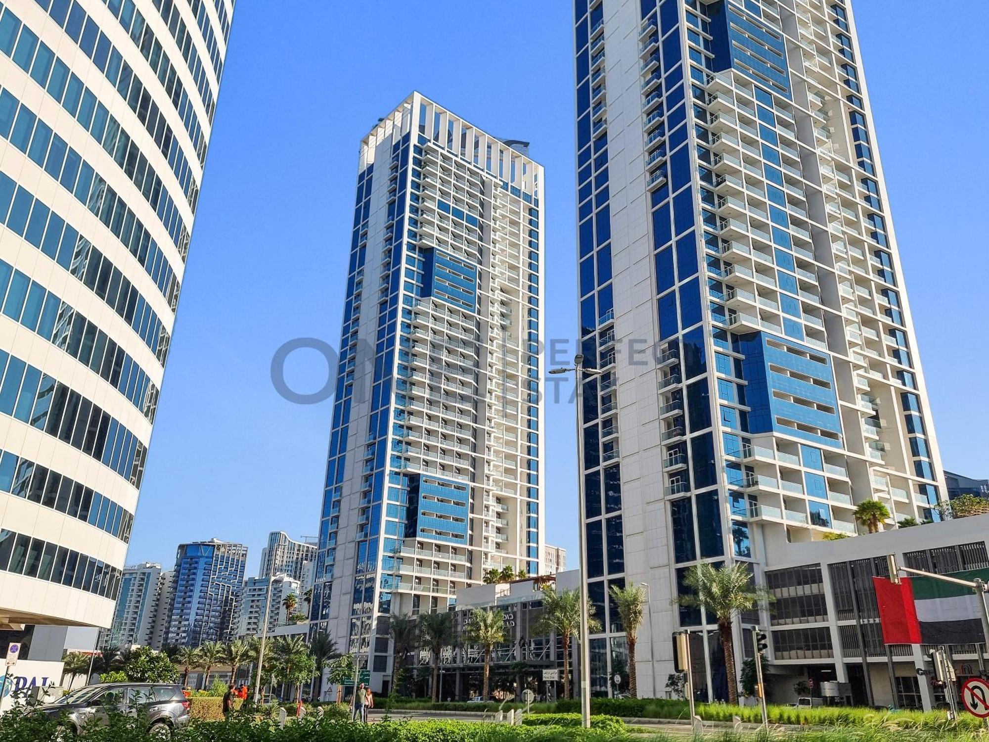 With Canal View In Business Bay With Pool & Gym Apartment